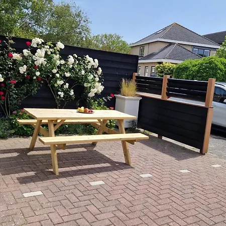 Spacious Holiday Home Within Walking Distance Of The North Sea Beach In De Koog De Koog  Exterior photo