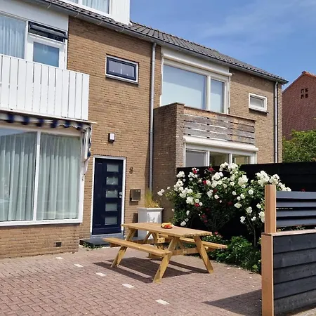Spacious Holiday Home Within Walking Distance Of The North Sea Beach In De Koog De Koog  Exterior photo