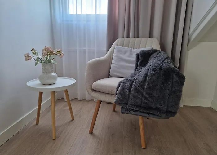 Spacious Holiday Home Within Walking Distance Of The North Sea Beach In De Koog