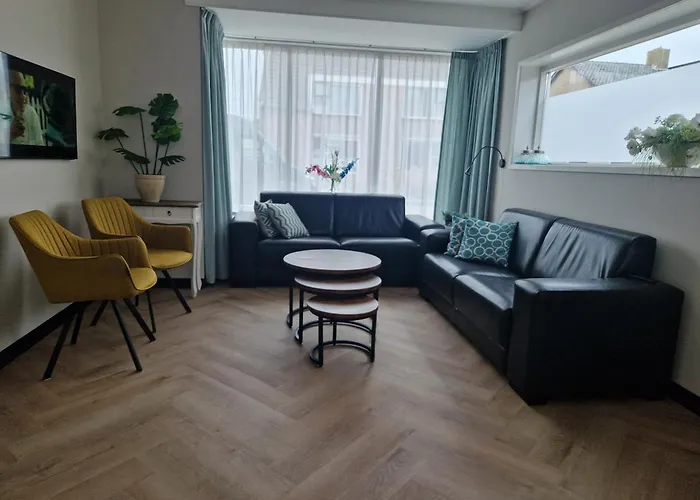Spacious Holiday Home Within Walking Distance Of The North Sea Beach In De Koog