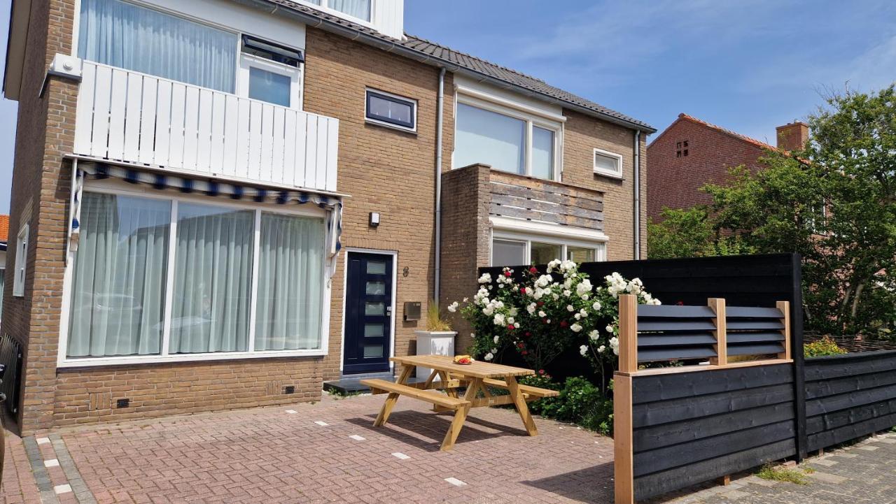 Spacious Within Walking Distance Of The North Sea In De Koog Holiday home *