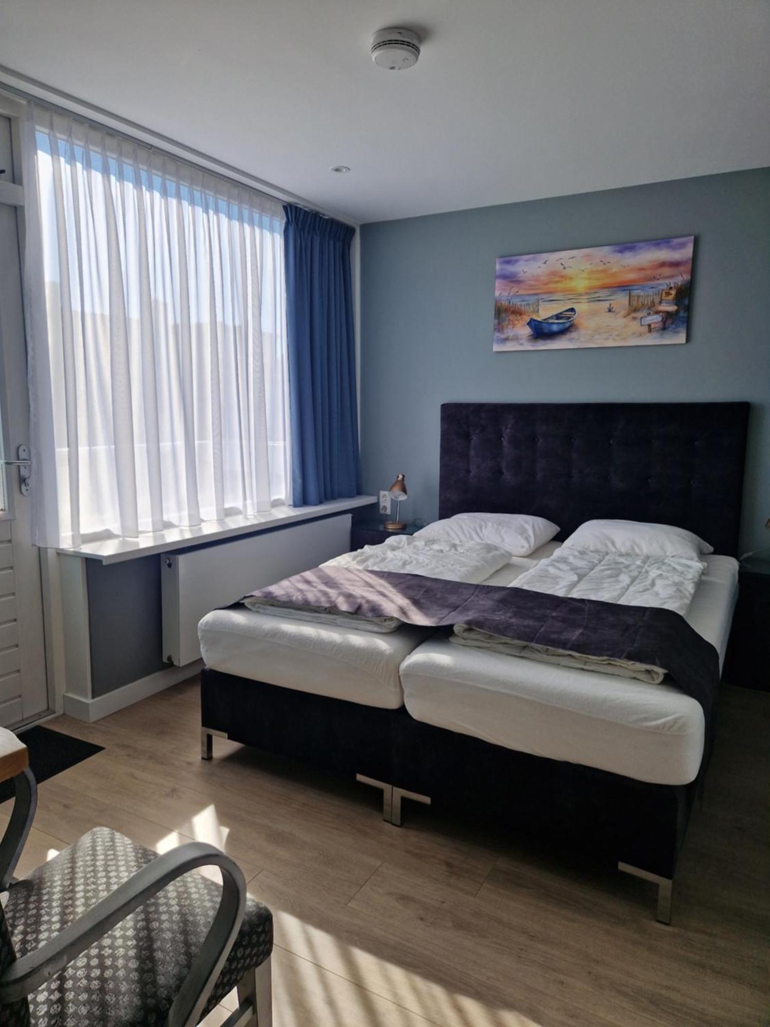 Spacious Within Walking Distance Of The North Sea In De Koog Holiday home